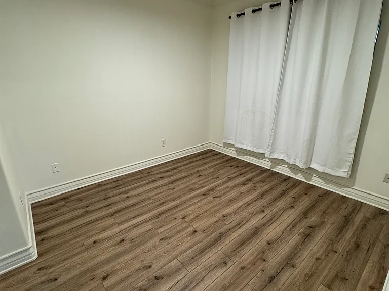 1253 Granville Ave #5 — Photo 15