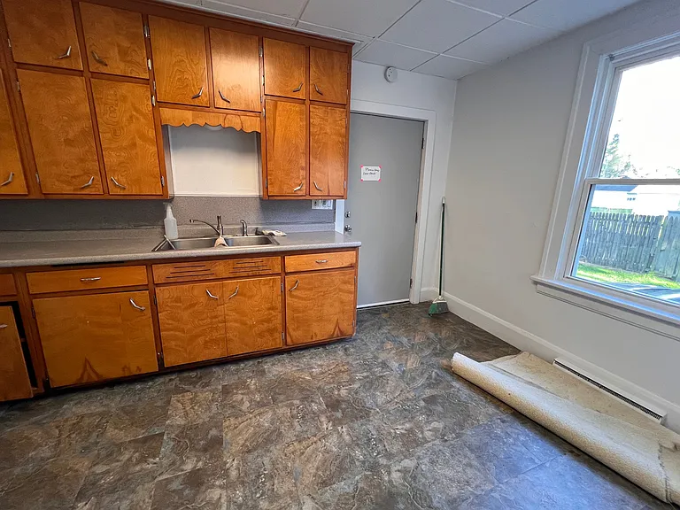 818 N University St — Photo 7