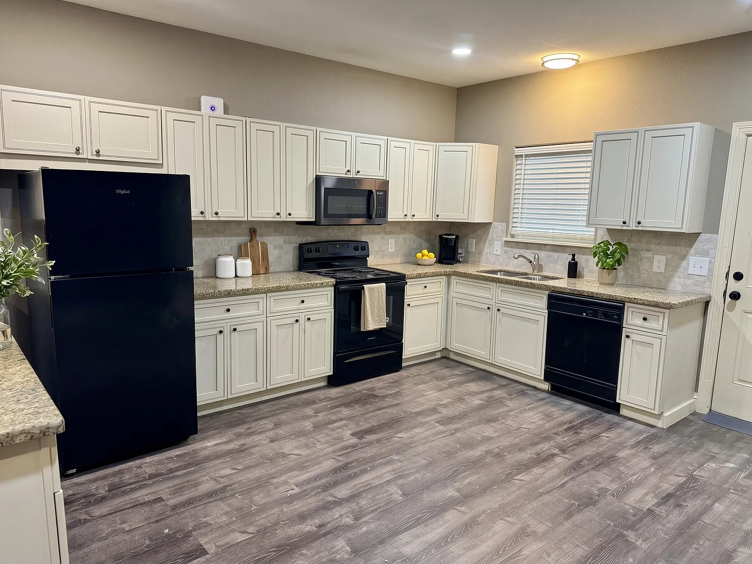 2 bed, 1350 sqft, $1,450 — Photo 3