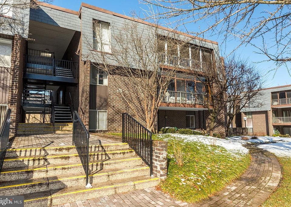 1st image of 25 Stonehenge Cir #25
