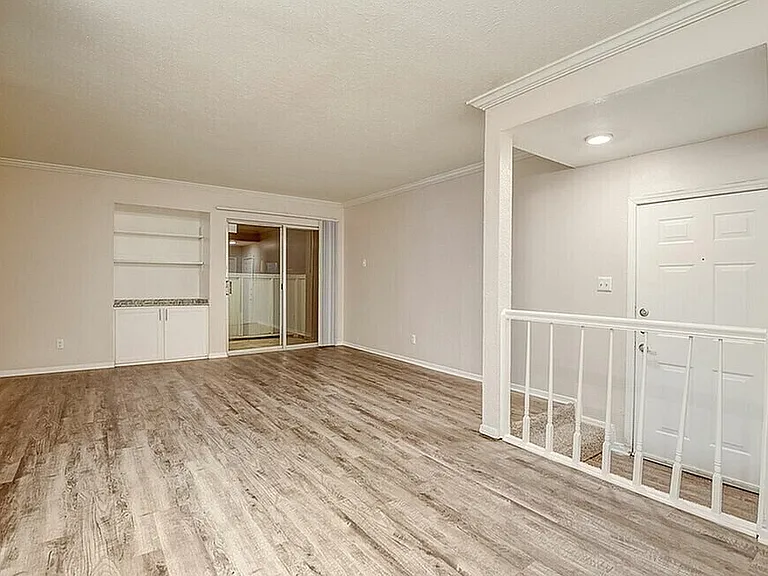 A2 - 1BD, 1BA - 692SF - Living Room