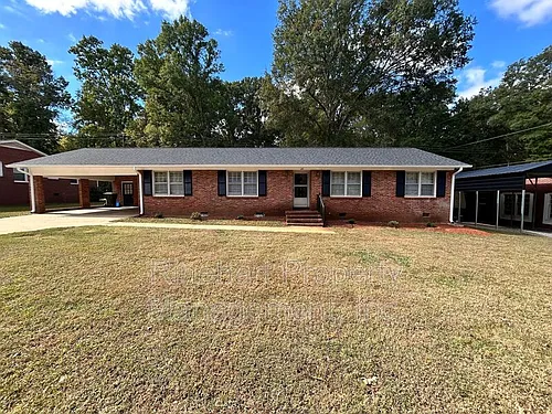 699 University Dr Photo 1