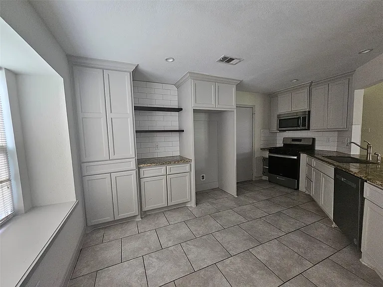 3206 Pebble Lake Dr — Photo 11