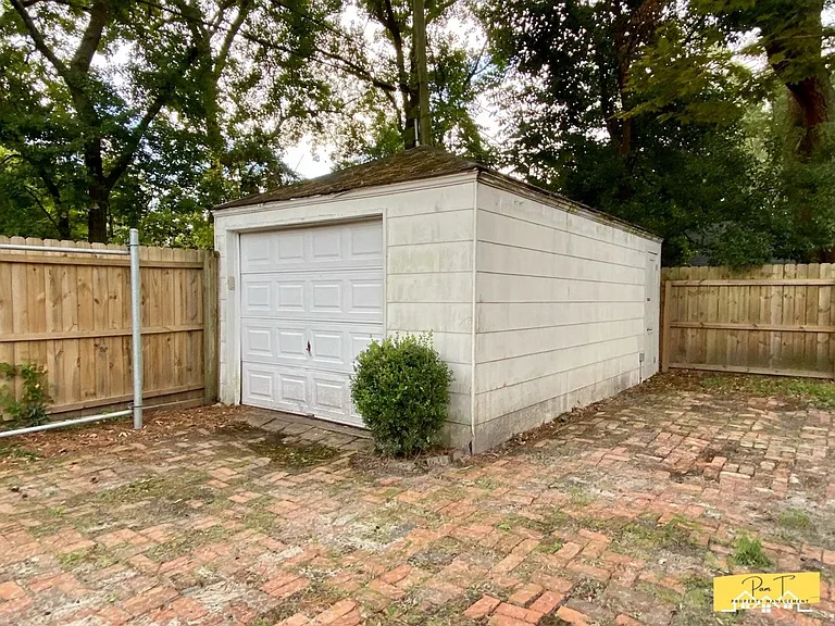 304 Columbus Dr — Photo 28