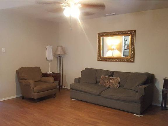 4th image of 1804 E Park Blvd