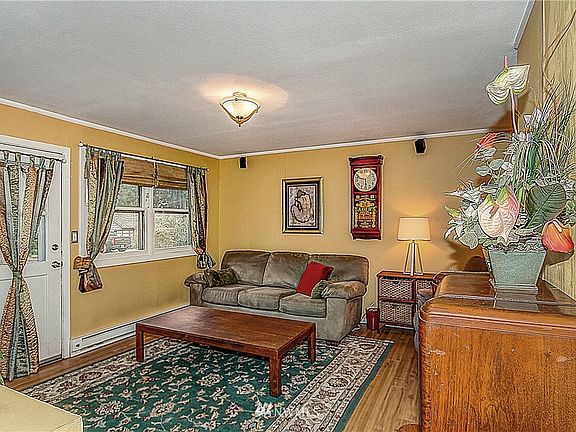 3rd image of 2624 NE 20th Street