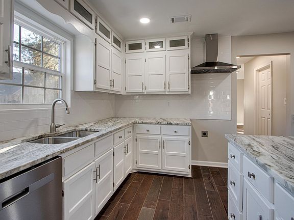 4th image of 2445 Willinghurst Dr