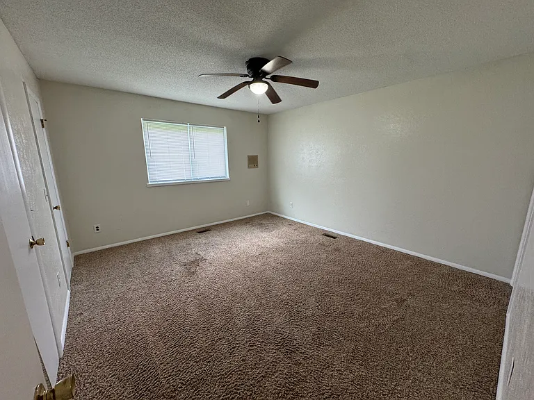 5705 W Wilshire Blvd — Photo 8
