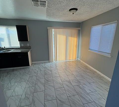 3rd image of 413 Dogwood St