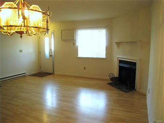 Living room w fireplace