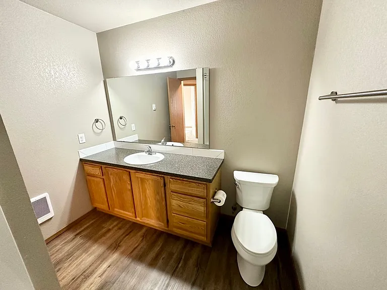 2102 N Yellowstone St — Photo 44