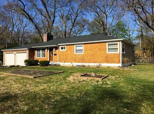 72 Wauregan Dr, Warwick, RI 02888