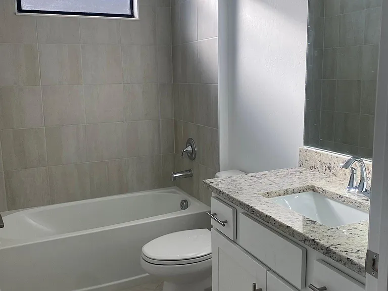 Full bath between two bedrooms