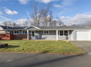 31 October Hill Rd, Hamden, CT 06518