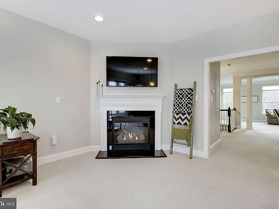 4th image of 438 Blue Flax Pl