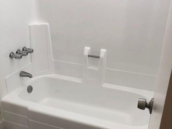 3rd image of 11620 Sylvan St APT 10