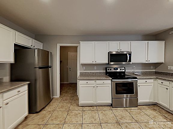 3rd image of 43529 W Bedford Dr