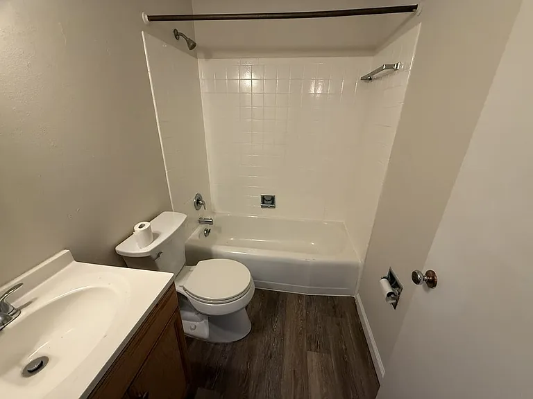 651 Southwell Ln — Photo 11