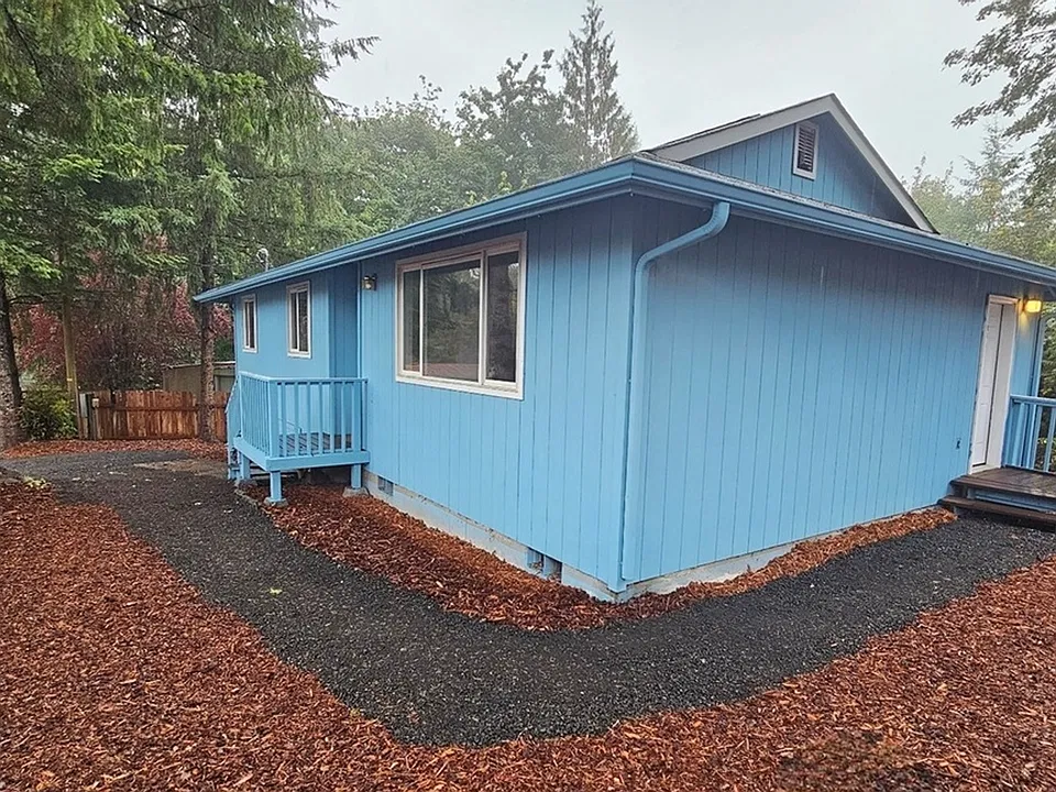 60 E Peyton Pl