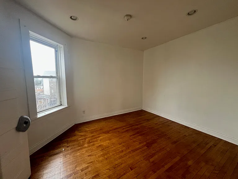 2658 W 23rd St #3R — Photo 16