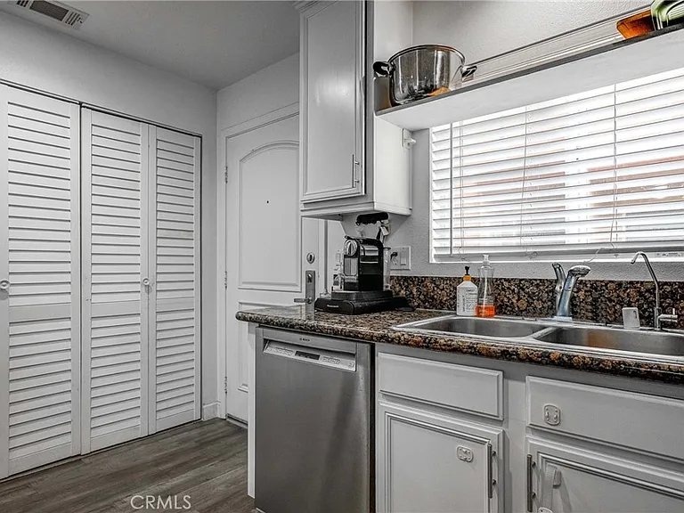 532 N Mariposa Ave #104 — Photo 9