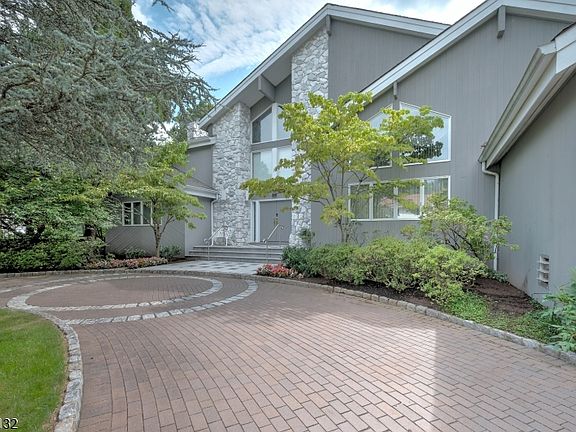 2nd image of 52 Edgemont Rd