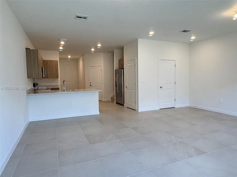 178 NE 14th Ave — Photo 10
