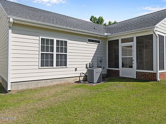 3rd image of 143 Oxford Drive