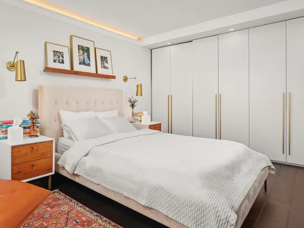 400 East 56th Street image 6 of 15