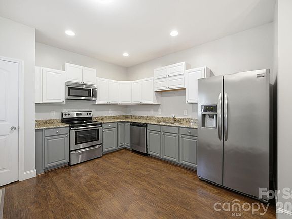 5th image of 3953 Will Proctor St
