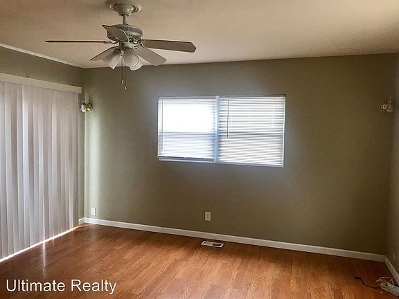 3rd image of 1121 Walker Ave