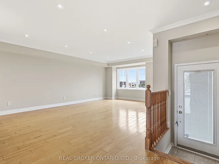 3985 Eglinton Ave W — Photo 9
