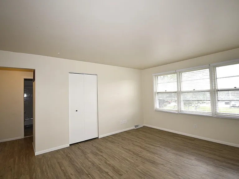 832 Kellogg Ave — Photo 7