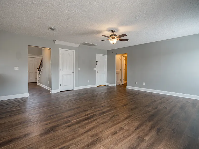 717 Highgrove Ct — Photo 23