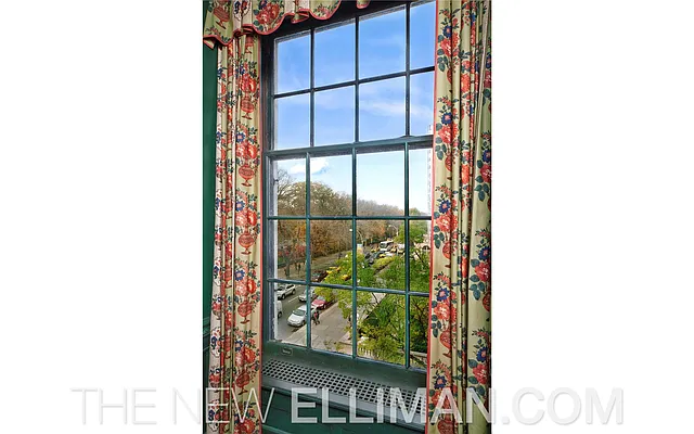 Sold by Douglas Elliman | media 22