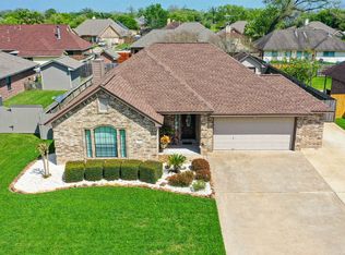 102 Hancock St, Clute, TX 77531