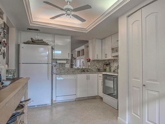 3rd image of 24 Abbey Ln APT 305