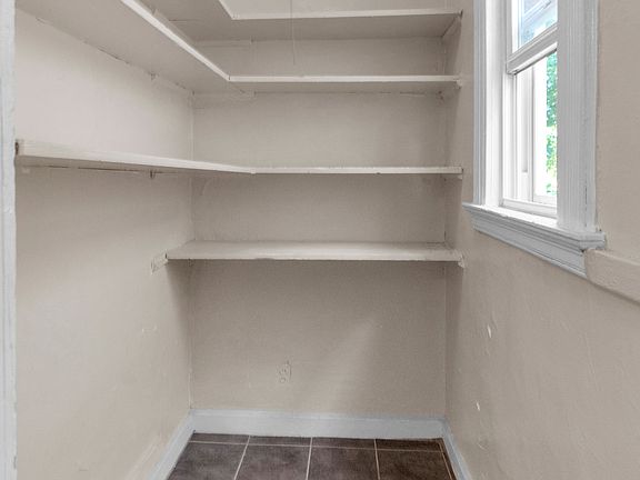 4th image of 19 N 7th St Floor 2