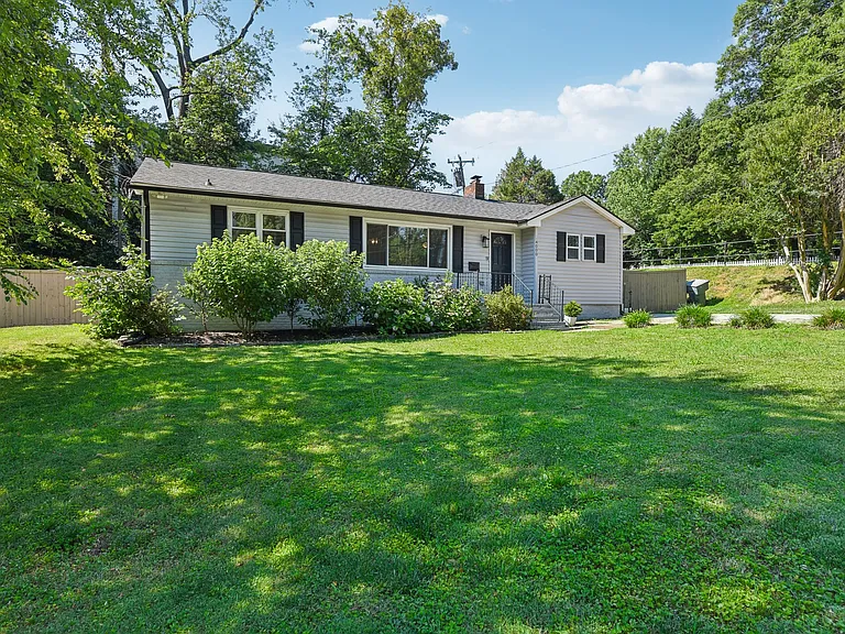 4000 Hiddenbrook Dr — Photo 3