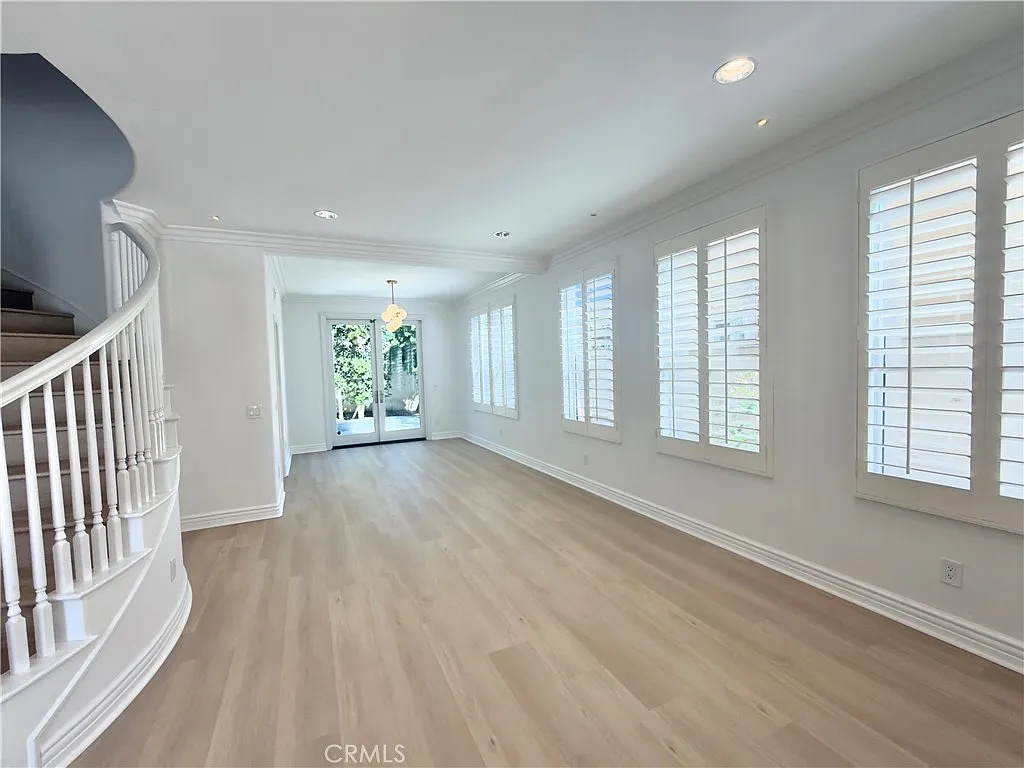 5 bed, 2790 sqft, $9,300 — Photo 4