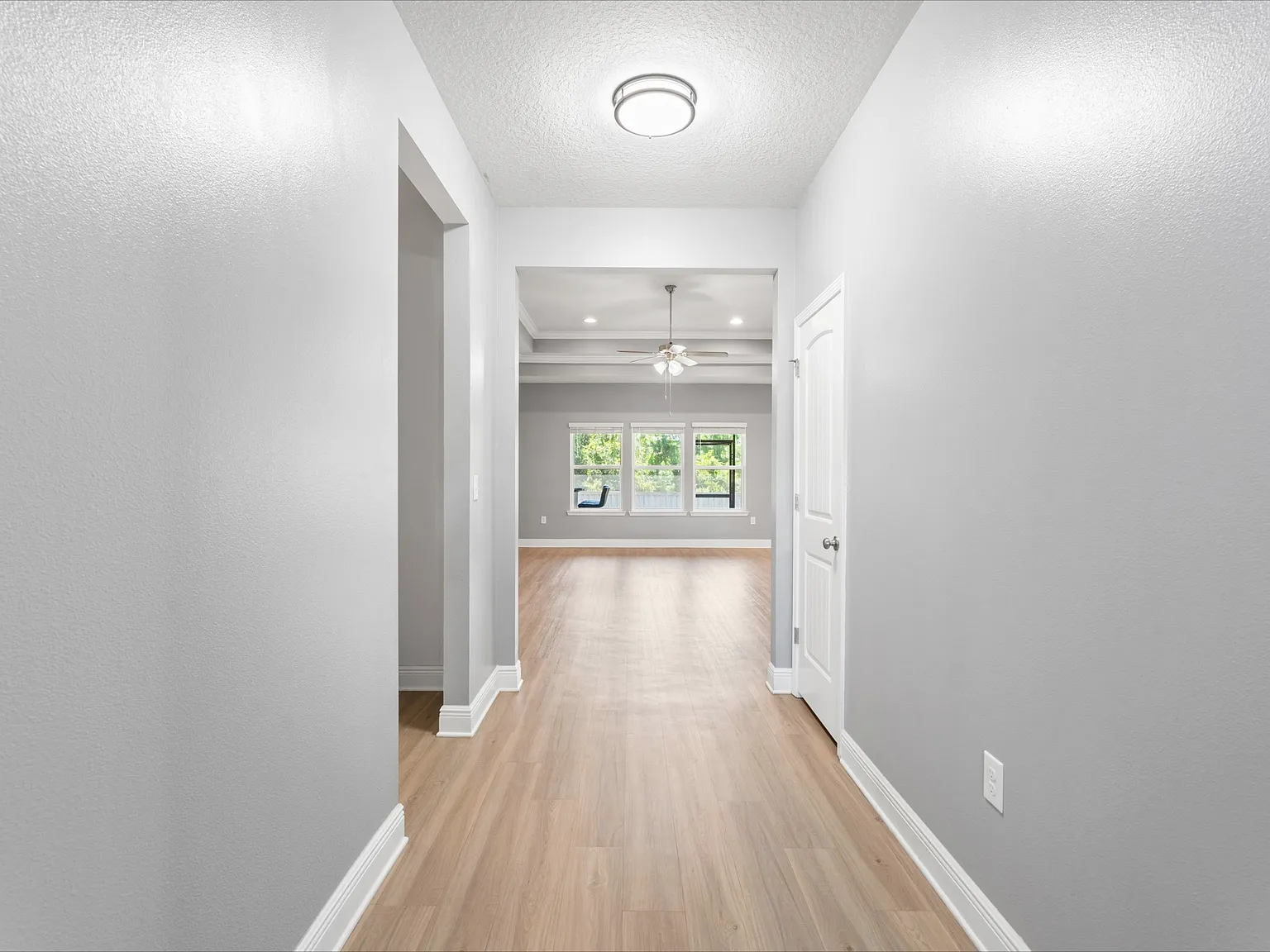 4 bed, 2306 sqft, $2,800 — Photo 3