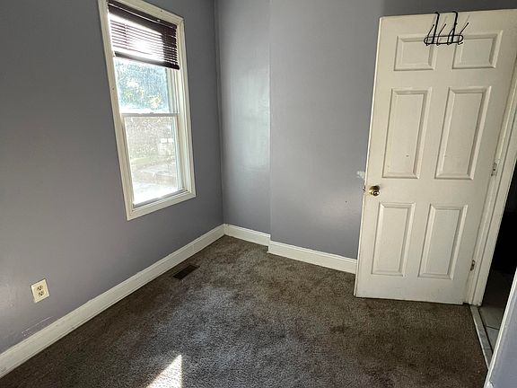 4th image of 606 S Blackstone St