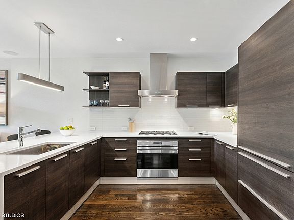 3rd image of 639 W Wrightwood Ave #4
