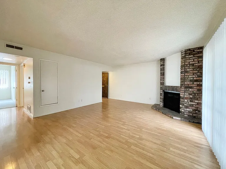 541 - 551 Morse Ave - Laurelwood — Photo 6
