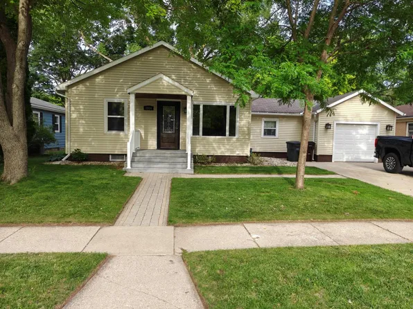 1934 N Center STREET, East Troy, WI 53120