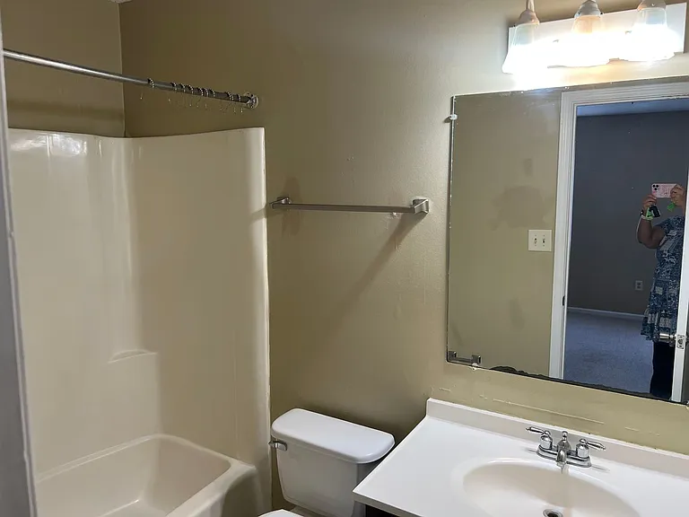 1100 Pineland Ave #3D — Photo 16