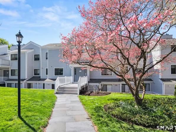 32 Rowayton Woods Drive #32, Norwalk, CT 06854