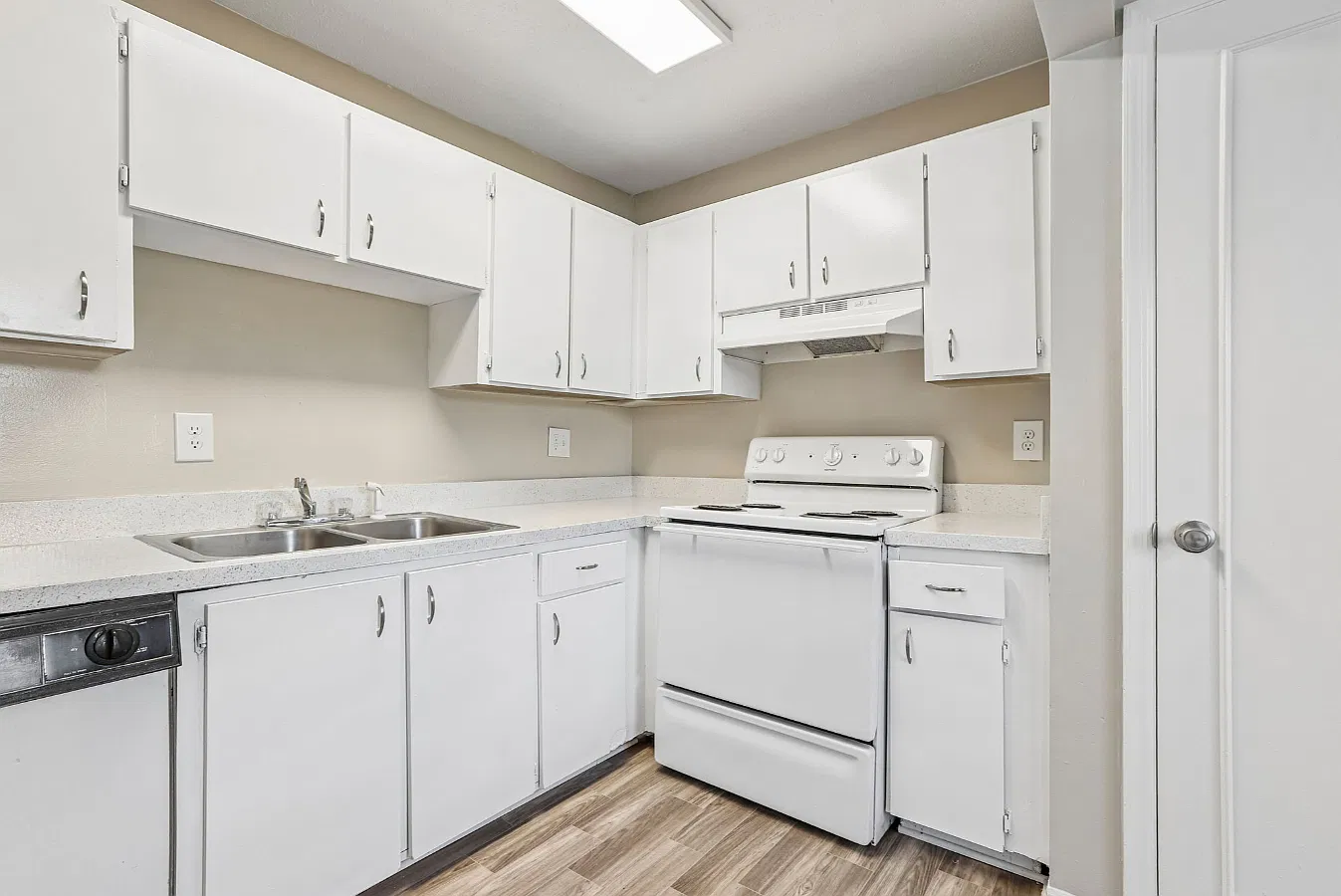 Reserve at Lake Pointe Apartments and Townhomes — Photo 2