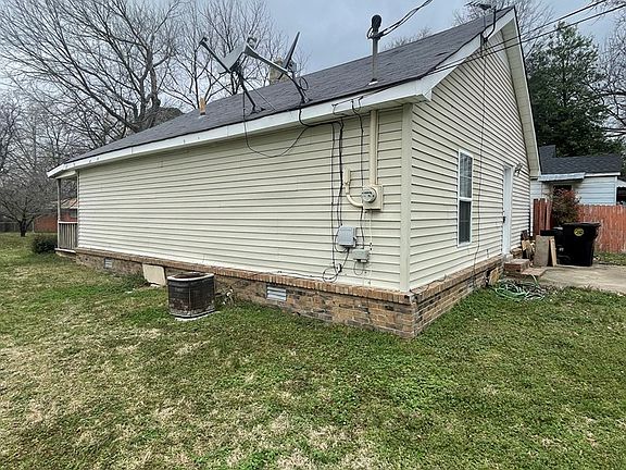 4th image of 902 Harrell Ave