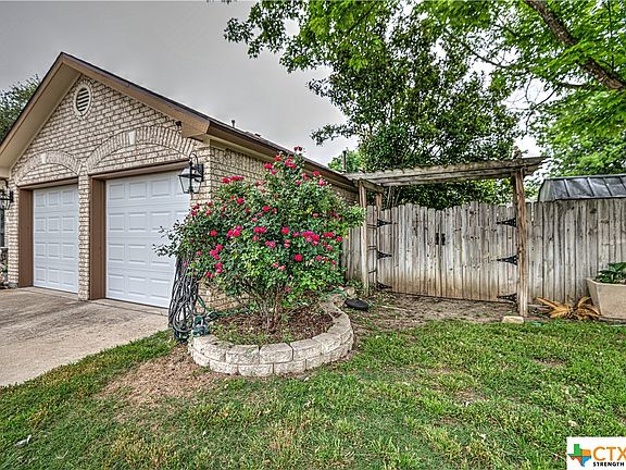 5th image of 510 Arapaho Dr